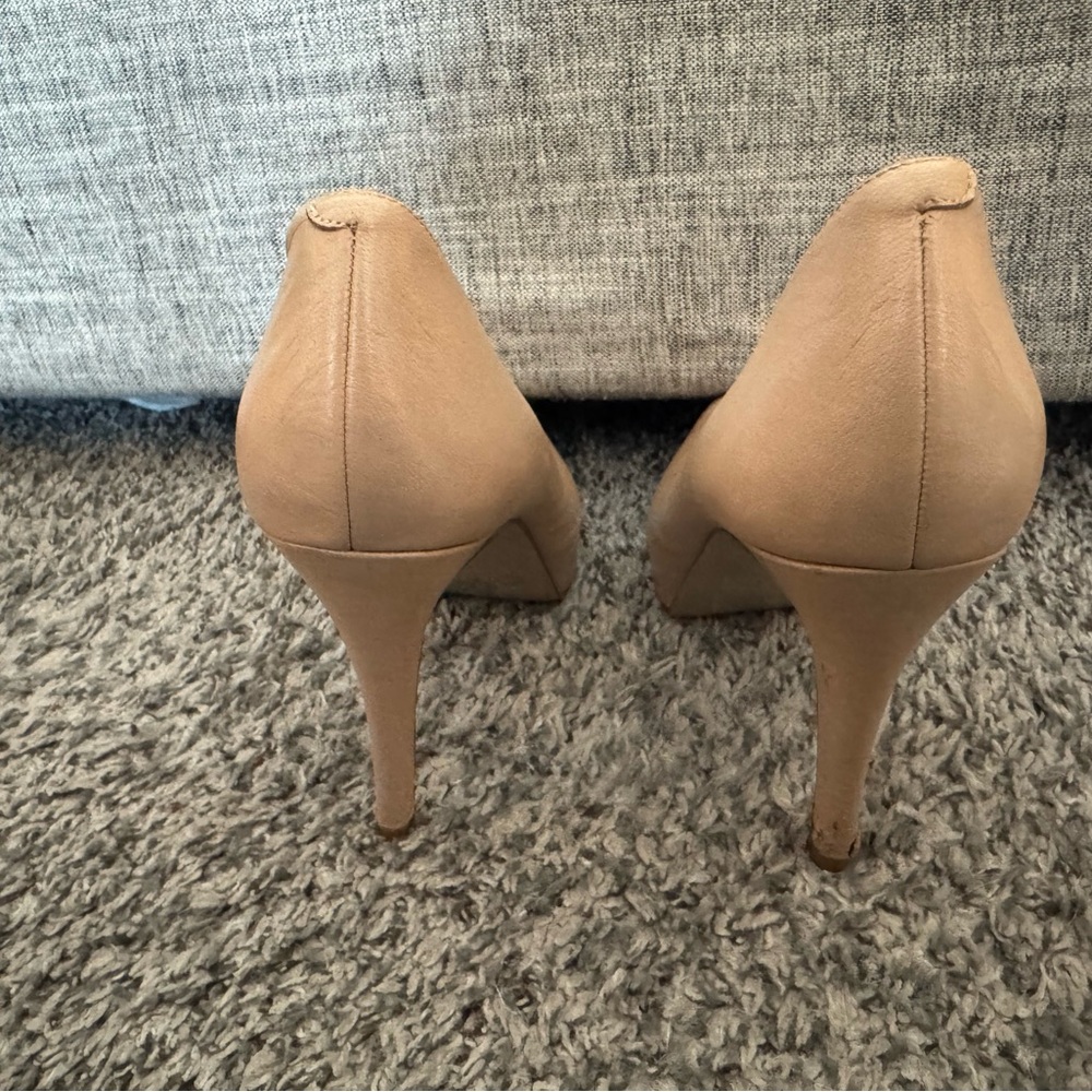 Nude Heels - Nine West size 8 - Picture 11 of 14